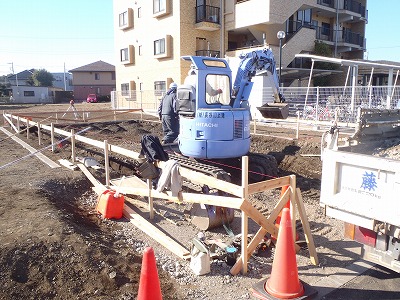 基礎工事スタート