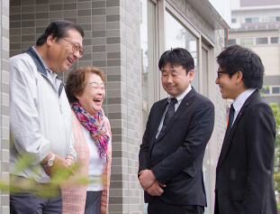 H様ご夫妻と、湘南営繕・石川、小菅